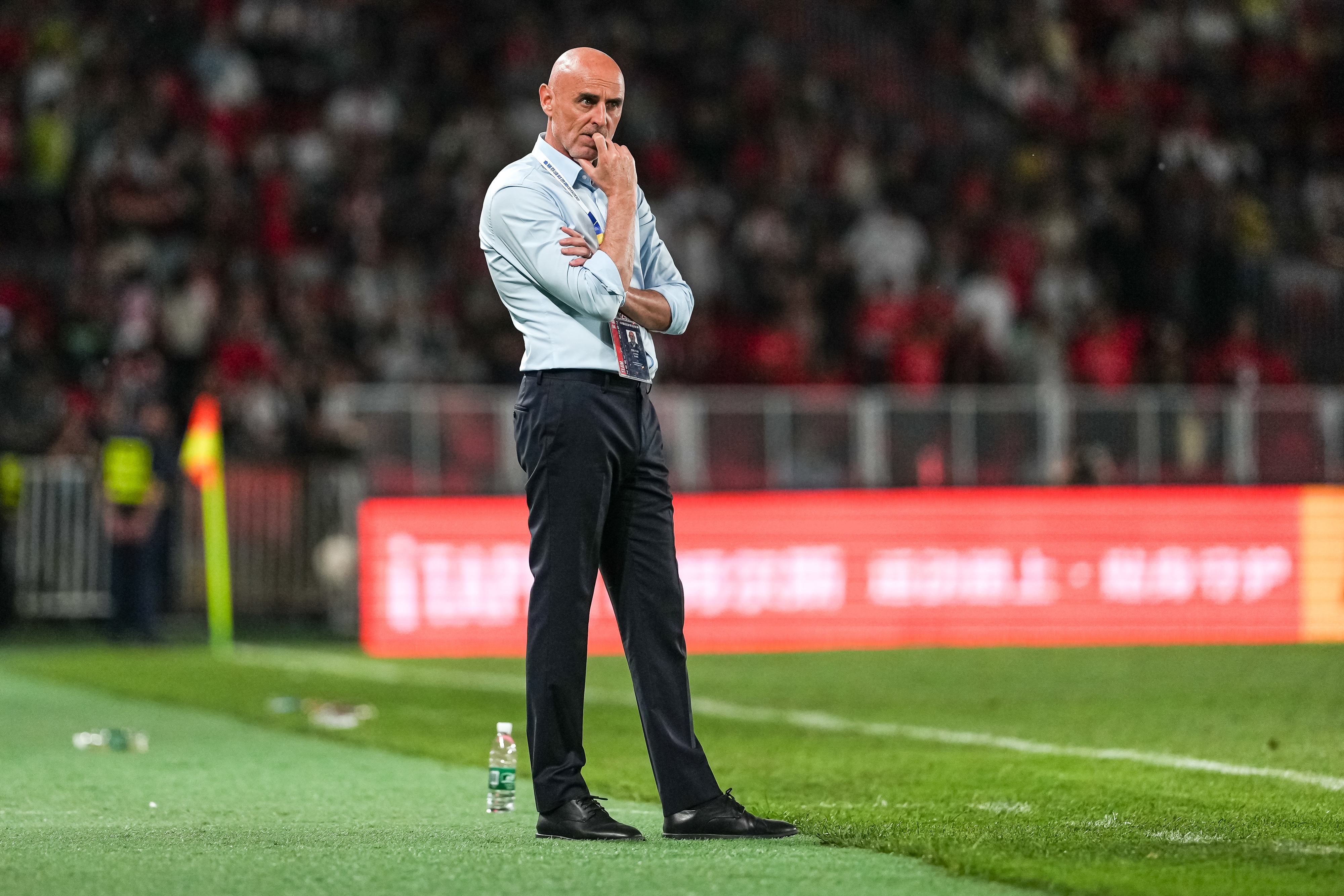 海港主场0-1负于泰山，三球被吹多打一人难破门