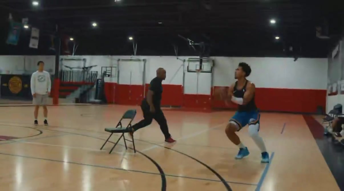 雷霆三将夏训合练三分球