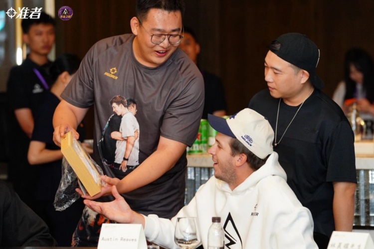 里夫斯厦门站收官:见面会有求必应 百分大战场边全程观战 里夫斯厦门站收官:见面会有求必应 百分大战场边全程观战