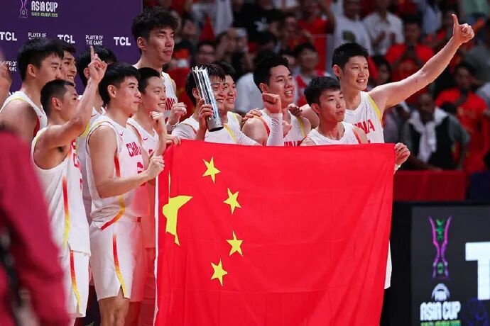 中国男篮夏训收官 8战6胜2负 三后卫短板被全面放大