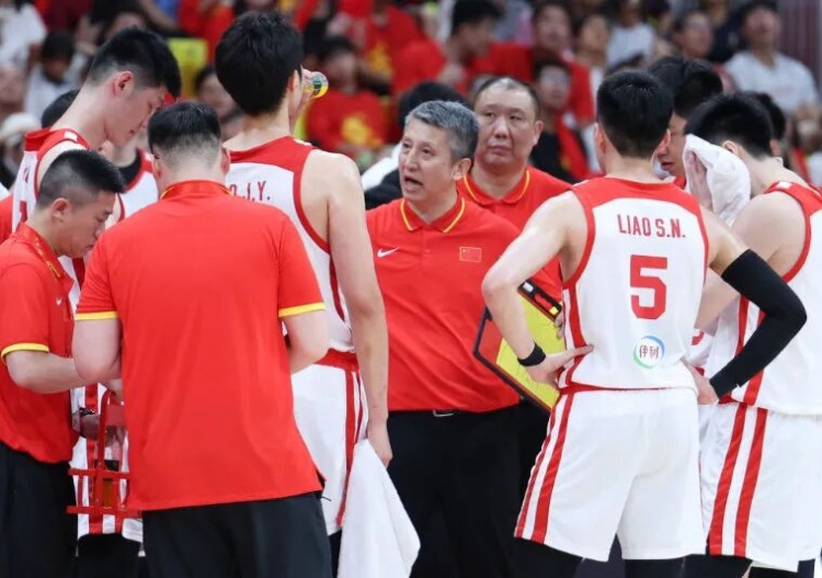 中国男篮夏训收官 8战6胜2负 三后卫短板被全面放大